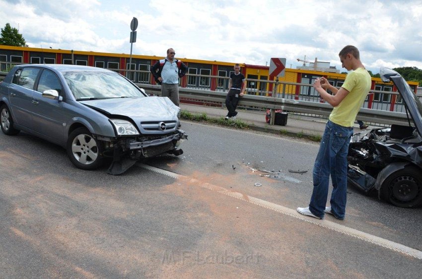 VU 1ster Unfall Koeln Ehrenfeld Widdersdorferstr P4.jpg
